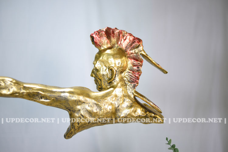 Tượng Thổ Dân Bắn Cung size 85cm mã UP19 Sự phối mầu tinh tế giữa màu tượng đồng với bộ tóc màu đỏ theo đúng kiểu thổ dân