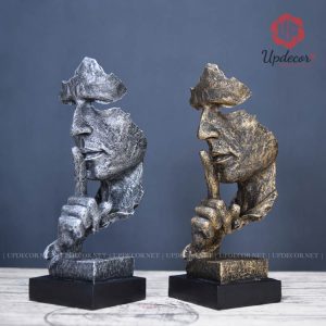 Tượng im lặng là vàng như muốn nhắc nhở chúng ta hãy biết giữ bình tĩnh và im lặng đúng lúc