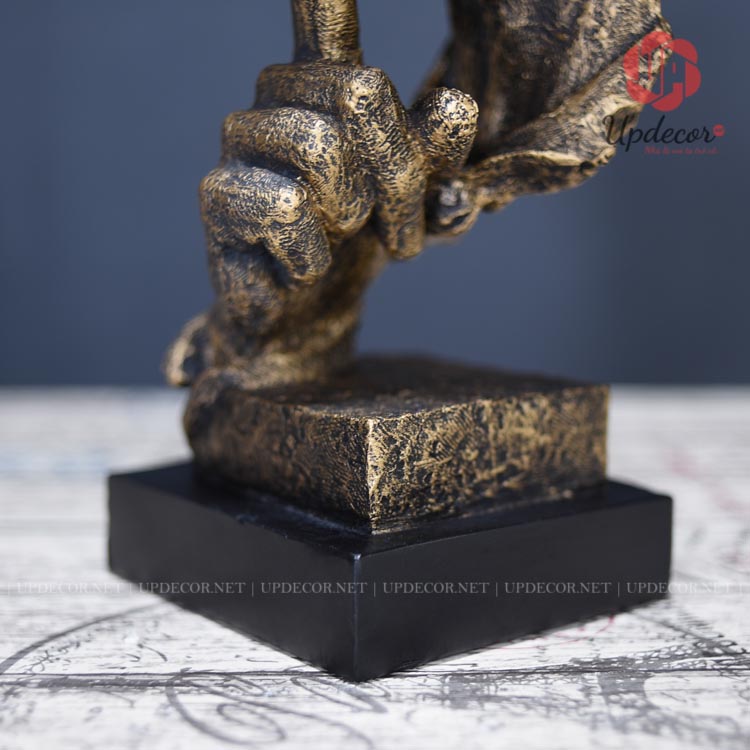 Tượng Im Lặng Là Vàng mã UP22 Hình ảnh phần đế đen của sản phẩm rất chắc chắn