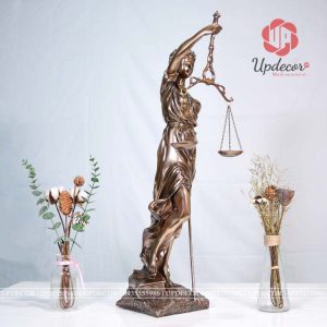 Nét đẹp nữ tính của nữ thần công lý thời hiện đại