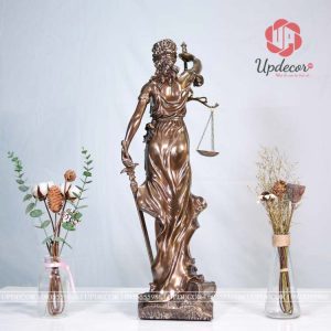 Nhìn từ đằng sau của nữ thần đều toát lên vẻ đẹp của người phụ nữ