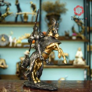 Hình ảnh chiến binh La Mã cưỡi ngựa bao hàm nhiều ý nghĩa nhân văn lớn lao và sâu sắc