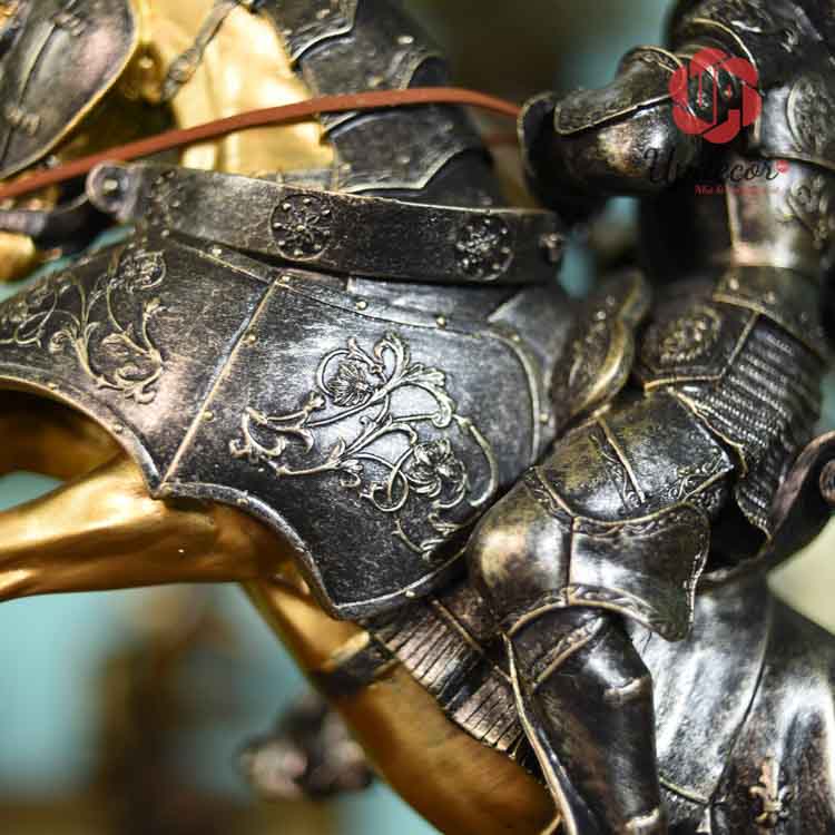 Tượng Trang Trí Nội Thất Chiến Binh La Mã UP12 Chi tiết thân ngựa bỏng bẩy và tinh xảo