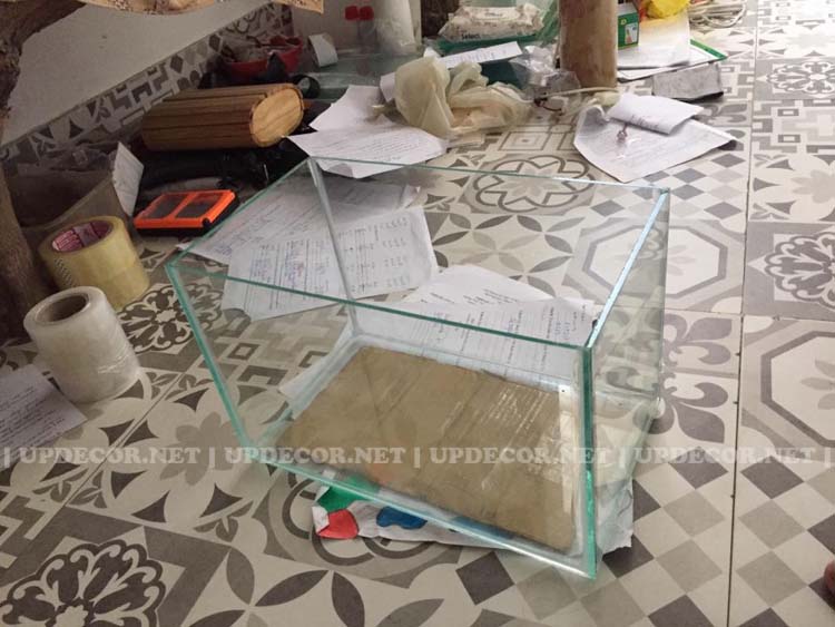 Đây chính là phần bể kính bên trong mô hình tivi gỗ này