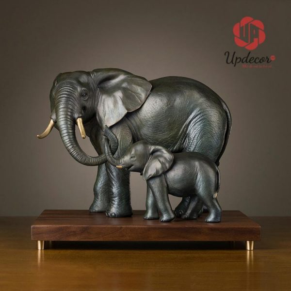 Tượng voi là hình ảnh của cặp voi bố con