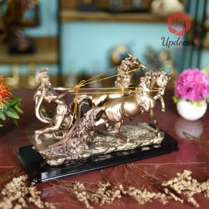 Tư thế hiên ngang được khắc họa cực kì thật, toát ra cái hồn và tinh thần chiến đấu