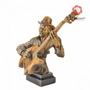 Tượng nghệ sĩ chơi ghi ta trang trí, decor nhà cửa nội thất