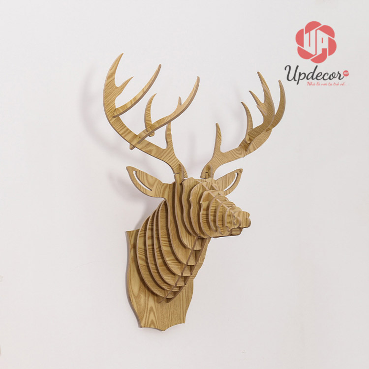Đầu Hươu Treo Tường Bằng Gỗ Ghép mã UP111 Đầu hươu treo tường với mầu vàng ấn tượng