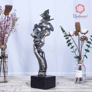 Kích thước của sản phẩm là cao 41Cm, Rộng 16 Cm, Dày 16 Cm
