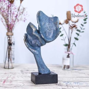 Hình ảnh phía sau của bức tượng khá là đơn giản nhưng rất chắc chắn