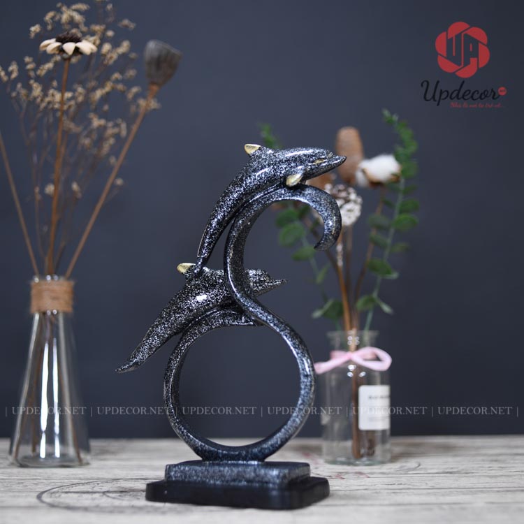 Tượng Cá Heo Trang Trí Kệ Sách Mã UP118 Tượng cá heo được làm từ hỗn hợp bột đá và chất kết dính cho độ bền vĩnh viễn