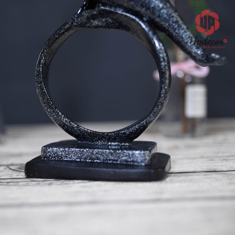 Tượng Cá Heo Trang Trí Kệ Sách Mã UP118 Phần đế và phần thân của tượng được làm rất chắc chắn và bố cục hợp lý