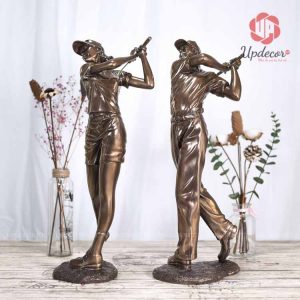 Bộ sản phẩm gồm tượng nam có kích thước: cao 53 x 31 x 20 Cm, còn tượng nữ có kích thước: Cao 52 x 29 x 19 Cm