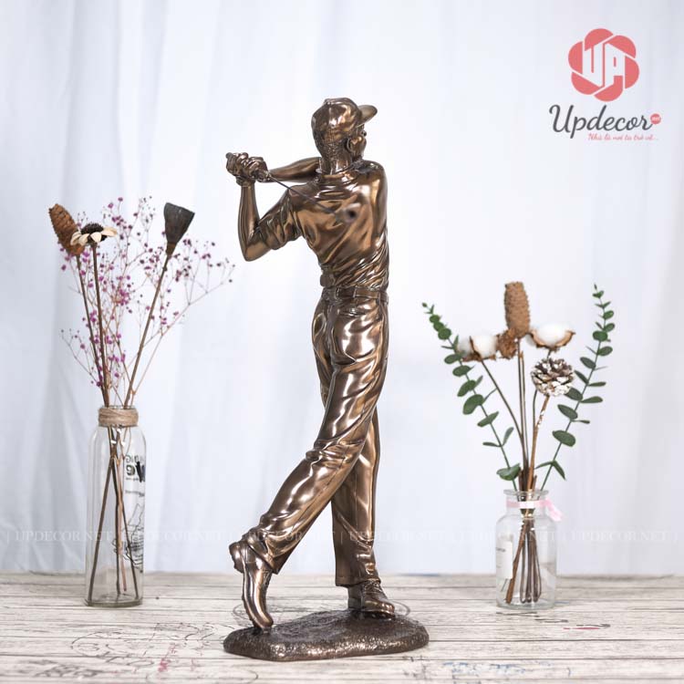 Tượng Trang Trí Phòng Khách Đánh Golf Cao Cấp Mã UP153 Điểm ấn tượng và cao cấp của sản phẩm chính là ở mầu sơn nâu đồng cao cấp