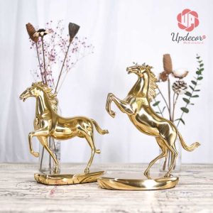 Tượng ngựa phong thủy chính mang nhiều ý nghĩa tốt đẹp về sức khỏe, sự dẻo dai, công danh và sự thịnh vượng cho gia chủ