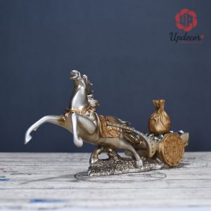 Sản phẩm ngựa phong thủy khi cầm trên tay như một cục đá có khối lượng 5 KG