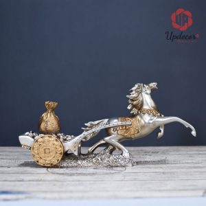 Tượng ngựa phong thủy với kích thước dài 44 Cm, Cao 22 Cm rất phù hợp để trang trí bàn làm việc