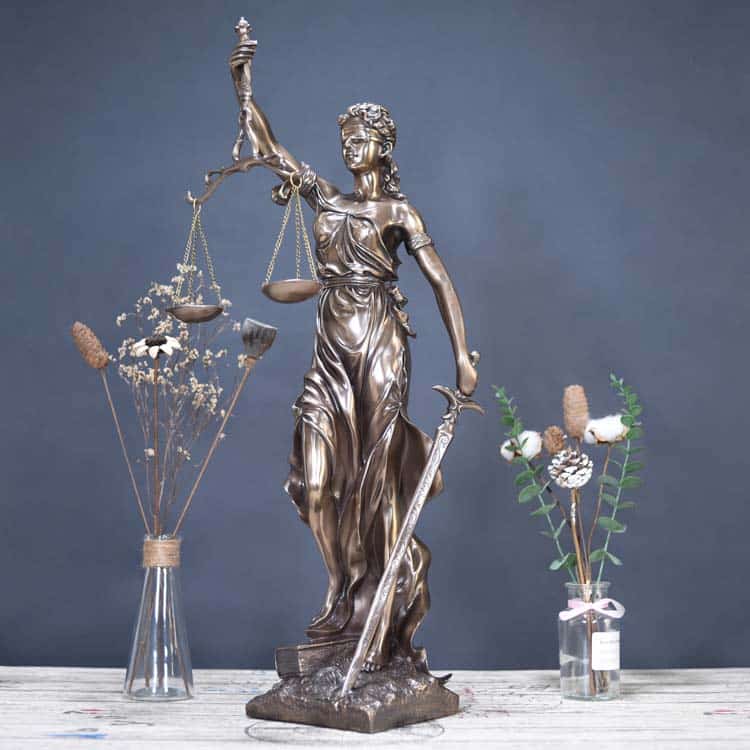 Tượng Nữ Thần Công Lý Lady Justice Mã UP83 Bức tượng Nữ Thần Công Lý không chỉ là biểu tượng của sự công bằng mà còn thể hiện trí tuệ, đạo đức và sức mạnh tinh thần