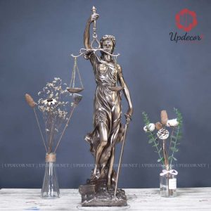 Nét đẹp nữ tính của nữ thần công lý thời hiện đại