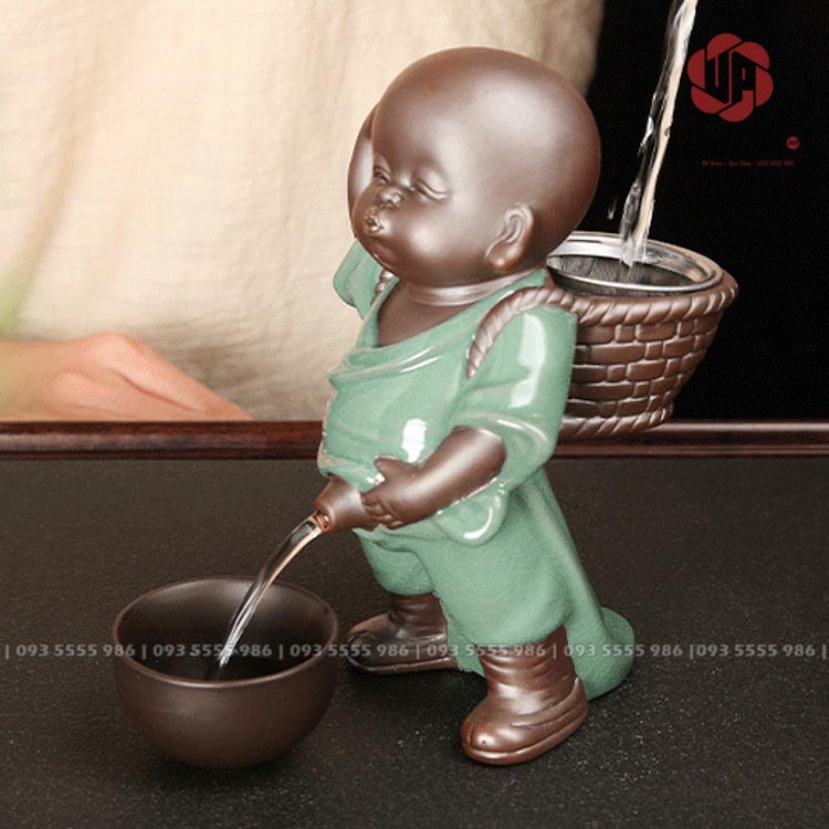 Tượng Em Bé Đứng Tiểu Trang Trí UP112 Ngoài chức năng dùng để trang trí bàn trà thì sản phẩm còn dùng để lọc bã chè, giúp cho những chén chè thêm thơm ngon và trong vắt hơn