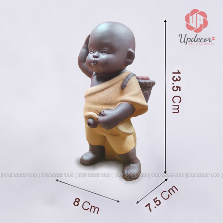 Tượng Em Bé Đứng Tiểu Trang Trí UP112 Tượng chú tiểu đứng tè màu vàng cao 13.5 Cm rất độc đáo