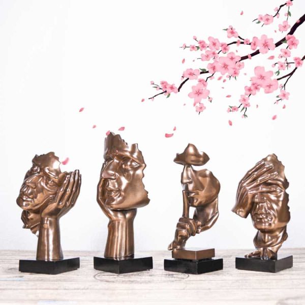 Bộ tượng tứ không với hình ảnh thể hiện 4 trạng thái khác nhau: không nghe, không làm, không nói và không thấy