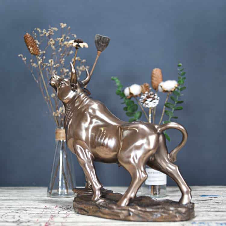 Tượng Con Trâu Phong Thủy Trang Trí Decor Mã UP155 Góc nhìn khác của tượng con trâu màu đồng