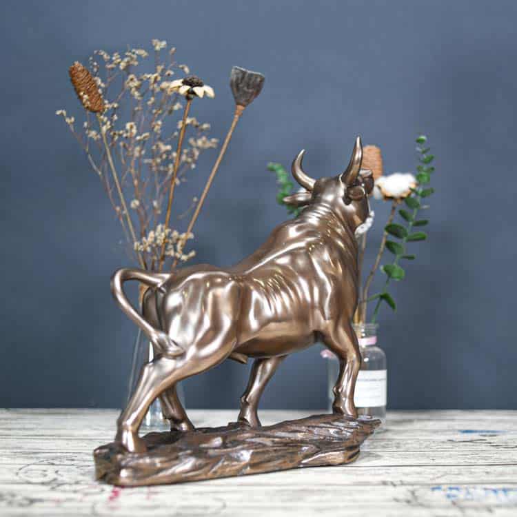 Tượng Con Trâu Phong Thủy Trang Trí Decor Mã UP155 Góc nhìn khác của tượng con trâu màu đồng