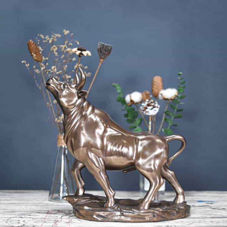 Tượng Con Trâu Phong Thủy Trang Trí Decor Mã UP155 Màu Đồng: Biểu tượng cho sự thịnh vượng, quyền lực và khí chất trang nhã. Phù hợp trang trí phòng khách hoặc phòng làm việc