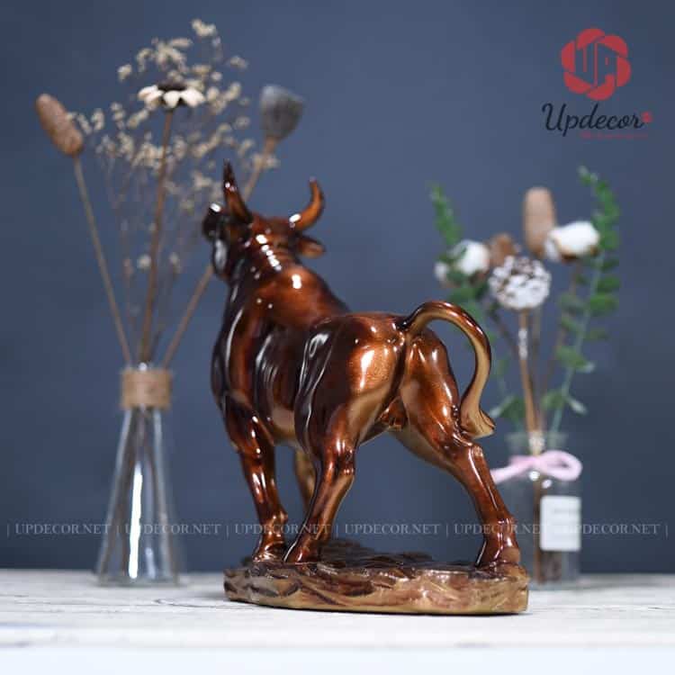 Tượng Con Trâu Phong Thủy Trang Trí Decor Mã UP155 Hình ảnh phía sau của tượng con trâu