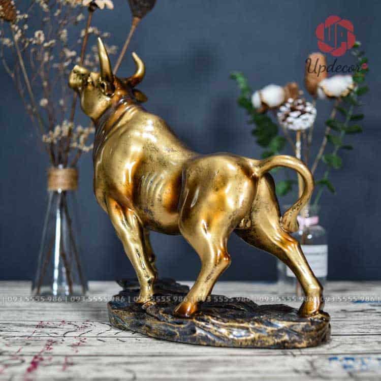 Tượng Con Trâu Phong Thủy Trang Trí Decor Mã UP155 Góc nhìn khác của tượng con trâu vàng