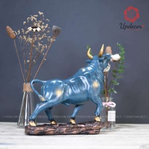 Ngoài ra, trâu còn là một trong 12 con giáp, tượng trưng cho năm Sửu. Trong tâm linh, con trâu được coi là loài vật trung thành, bình dị, nhưng đầy sức mạnh tiềm tàng