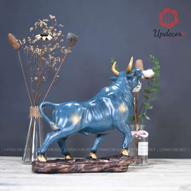 Tượng Con Trâu Phong Thủy Trang Trí Decor Mã UP155 Ngoài ra, trâu còn là một trong 12 con giáp, tượng trưng cho năm Sửu. Trong tâm linh, con trâu được coi là loài vật trung thành, bình dị, nhưng đầy sức mạnh tiềm tàng