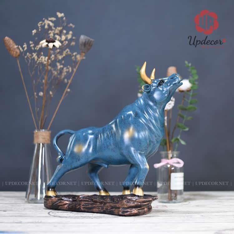 Tượng Con Trâu Phong Thủy Trang Trí Decor Mã UP155 •Màu xanh cổ vịt: Gây ấn tượng với sự sang trọng và tinh tế. Thích hợp trang trí những không gian yêu thích phong cách hiện đại.