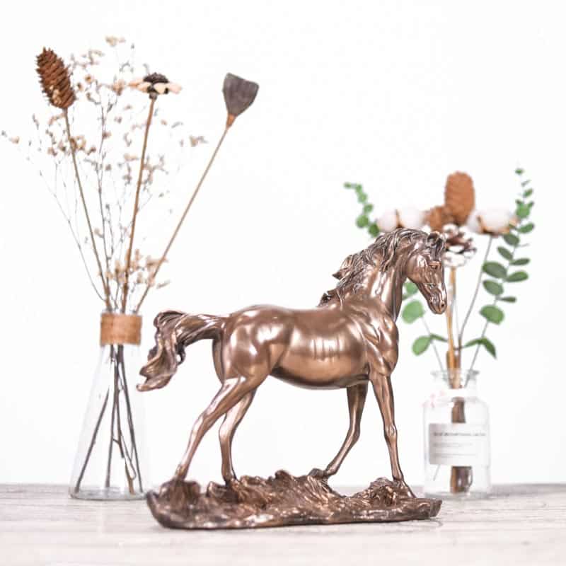 Tượng Ngựa Phong Thủy Mã UP177 Tượng ngựa phong thủy với dáng vẻ thong dong thư thái