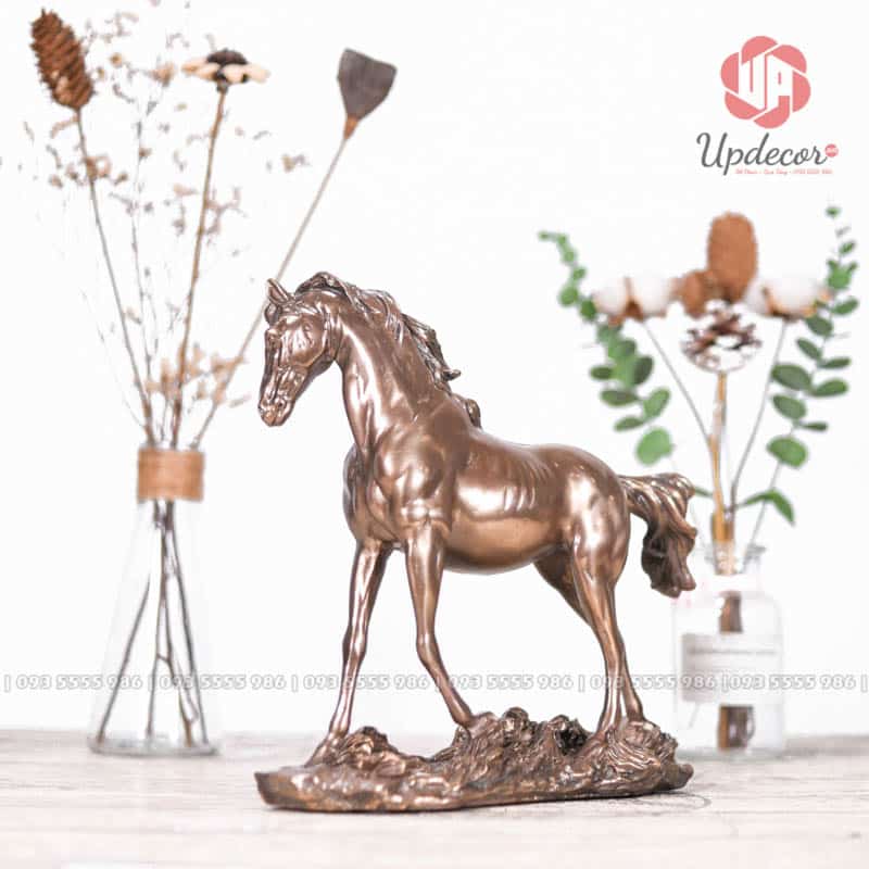 Tượng Ngựa Phong Thủy Mã UP177 Bạn có thể đặt tượng trên bàn làm việc, kệ sách, tủ trang trí hoặc phòng khách để thu hút năng lượng tích cực