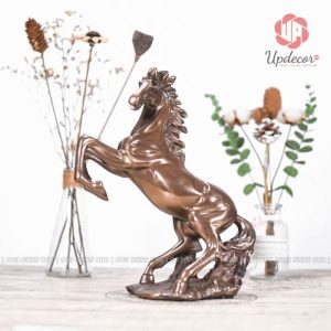 Tượng trưng cho sự quyết đoán, thăng tiến mạnh mẽ, thích hợp cho những ai đang trên đà phát triển sự nghiệp, kinh doanh