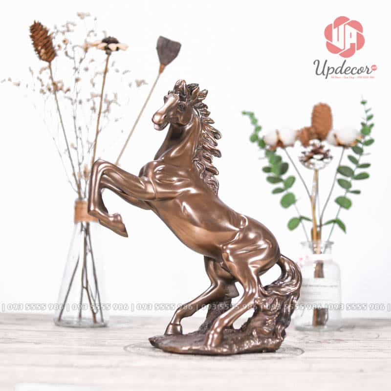 Tượng Ngựa Phong Thủy Mã UP177 Tượng trưng cho sự quyết đoán, thăng tiến mạnh mẽ, thích hợp cho những ai đang trên đà phát triển sự nghiệp, kinh doanh