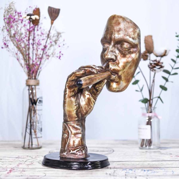 Tượng trang trí decor người đàn ông hút xì gà là một tác phẩm nghệ thuật rất độc đáo và sáng tạo