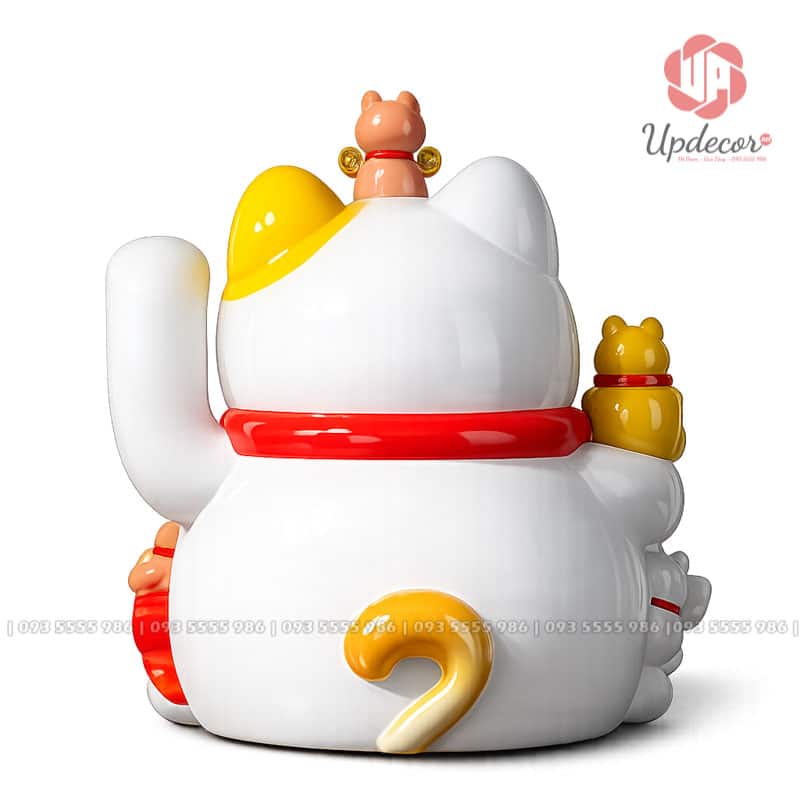 Mèo Thần Tài Vẫy Tay Nhật Bản Maneki Neko Mã UP019 Phía sau của mèo thần tài với chiếc đuôi đang cong lên rất sinh động và đáng yêu