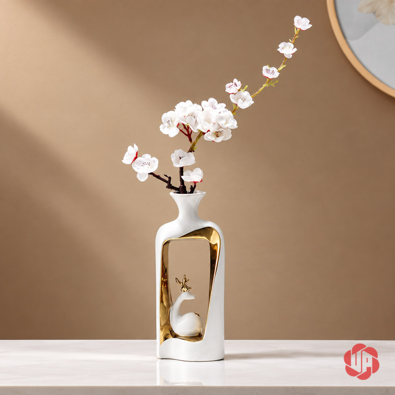Cặp Bình Hoa Gốm Sứ Đôi Hươu Trắng Vàng UP068T Bình hoa sứ trắng vàng có hình hươu bên trong, cắm cành hoa trắng dài