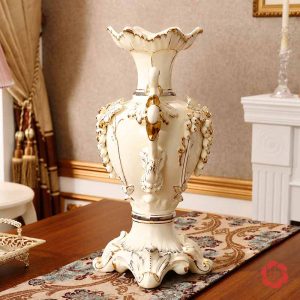 Bình gốm sứ trắng ngà UP074 trang trí hoa văn chùm nho nổi ánh vàng