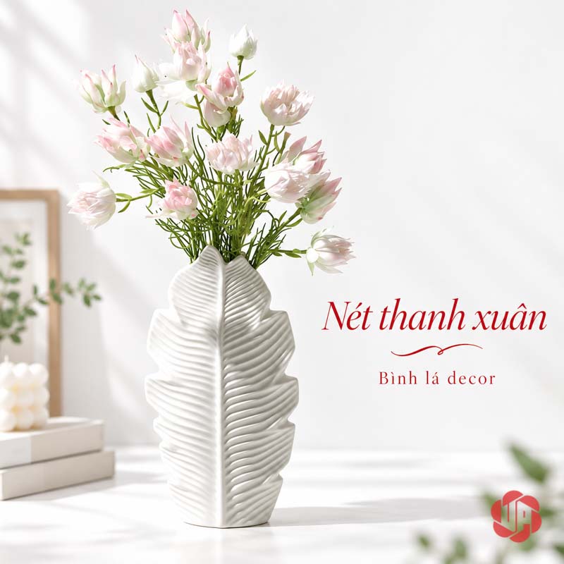 Bộ Lọ Hoa Lá Decor Gốm Sứ Trắng Phong Cách Bắc Âu UP080 Lọ hoa lá dáng cao UP080 cắm hoa hồng nhạt trên nền nội thất sáng