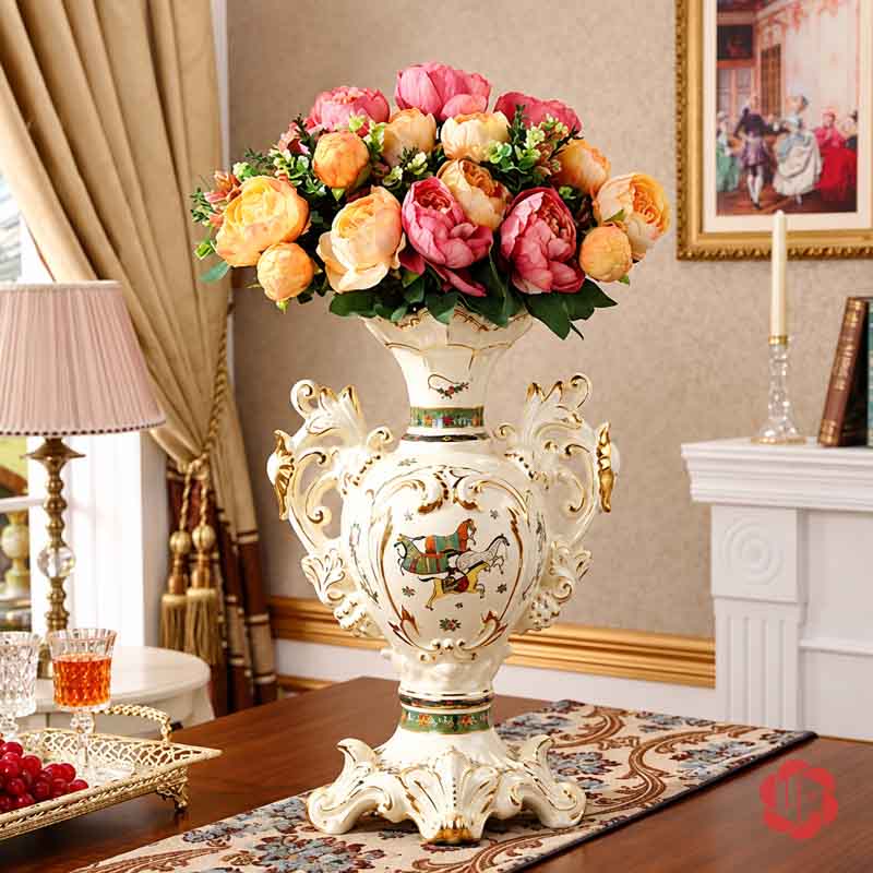 Bình Hoa Tân Cổ Điển Hai Quai Họa Tiết Ngựa UP071 Bình hoa tân cổ điển hai quai UP071 cắm bó hoa hồng nhiều màu
