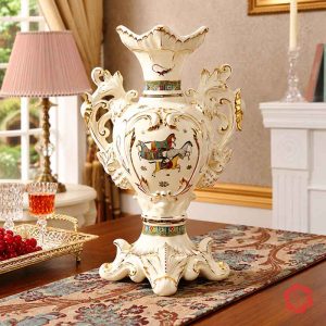 Bình hoa gốm sứ tân cổ điển hai quai màu trắng ngà họa tiết ngựa UP071