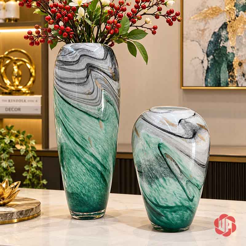 Bình Hoa Thủy Tinh Vân Đá Xanh Ngọc Cao Cấp UPT18 Bình cao cắm cành quả đỏ cạnh bình thấp để trơn trong không gian phòng khách