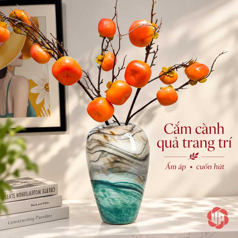 Bình Hoa Thủy Tinh Vân Đá Xanh Ngọc Cao Cấp UPT18 Bình hoa thủy tinh vân đá dáng thấp cắm cành quả màu cam trên mặt bàn sáng