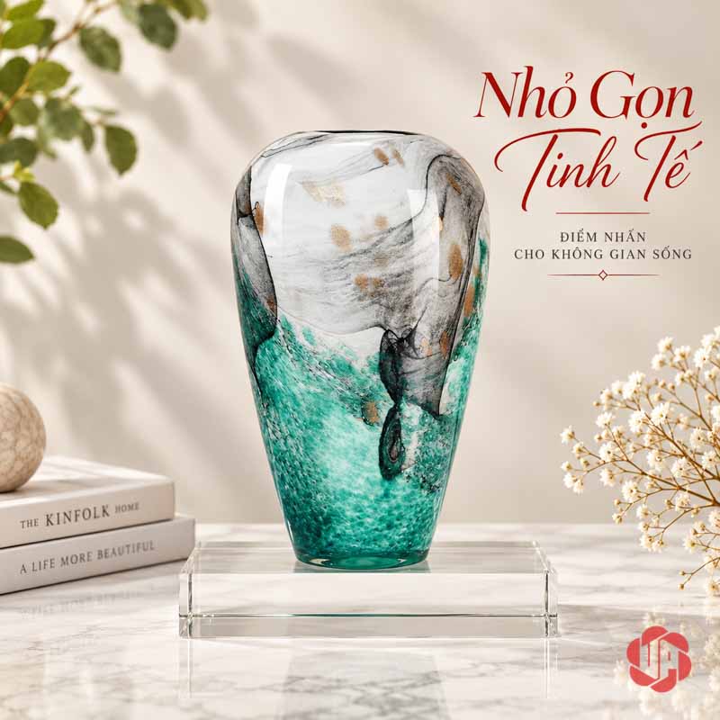 Bình Hoa Thủy Tinh Vân Đá Xanh Ngọc Cao Cấp UPT18 Bình thủy tinh vân đá dáng thấp 32 cm trên bệ trong suốt, thân phối xanh ngọc