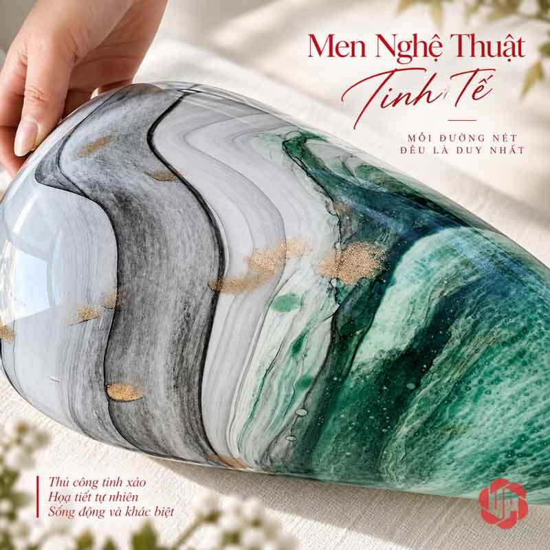 Bình Hoa Thủy Tinh Vân Đá Xanh Ngọc Cao Cấp UPT18 Cận cảnh thân bình thủy tinh tráng men có những dải vân xám đen trắng và xanh ngọc