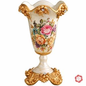 Bình hoa trang trí tân cổ điển BG045 màu trắng kem, họa tiết hoa hồng và chân đế ánh vàng.